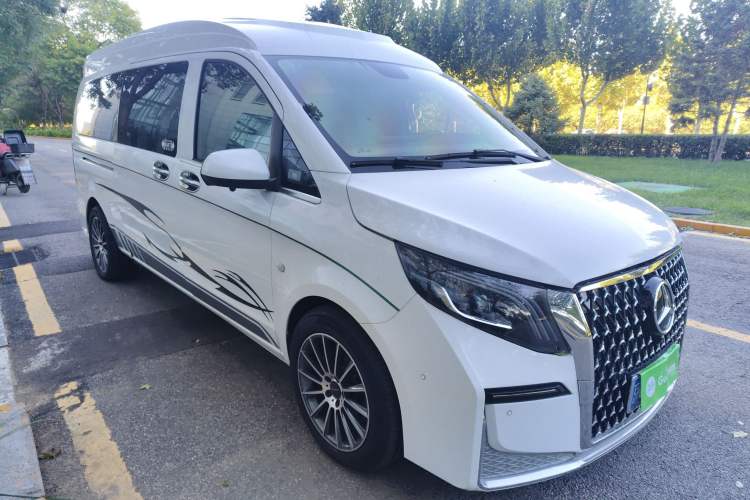 Used Mercedes-Benz Vito 2016 2.0T Elite Edition Front Right 45 Deg