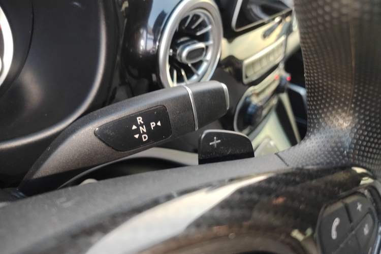 Used Mercedes-Benz Vito 2016 2.0T Elite Edition Gear Lever