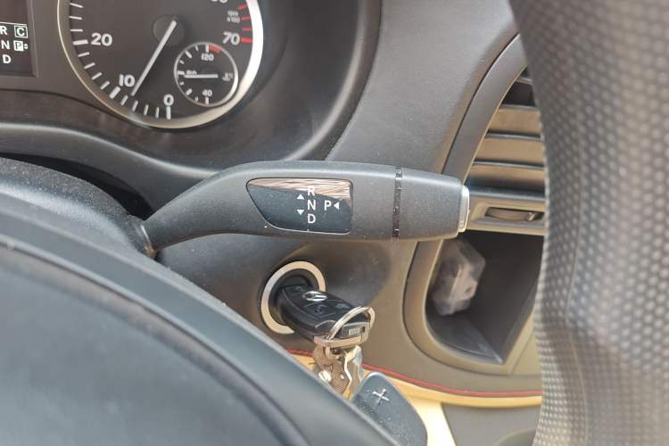 Used Mercedes-Benz Vito 2016 2.0T Elite Edition Gear Lever