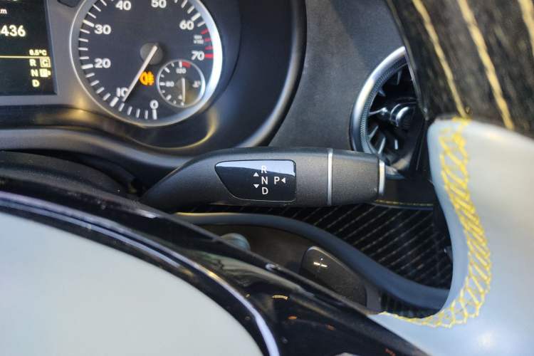 Used Mercedes-Benz Vito 2016 2.0T Elite Edition Gear Lever