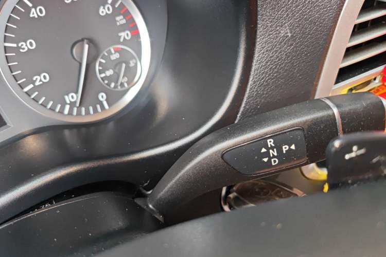 Used Mercedes-Benz Vito 2016 2.0T Elite Edition Gear Lever