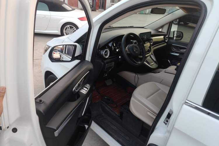 Used Mercedes-Benz Vito 2016 2.0T Elite Edition Interior 1