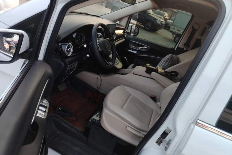 Used Mercedes-Benz Vito 2016 2.0T Elite Edition Left Front Seat