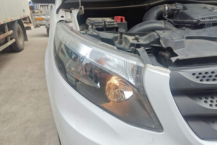 Used Mercedes-Benz Vito 2016 2.0T Elite Edition Right Front Headlight