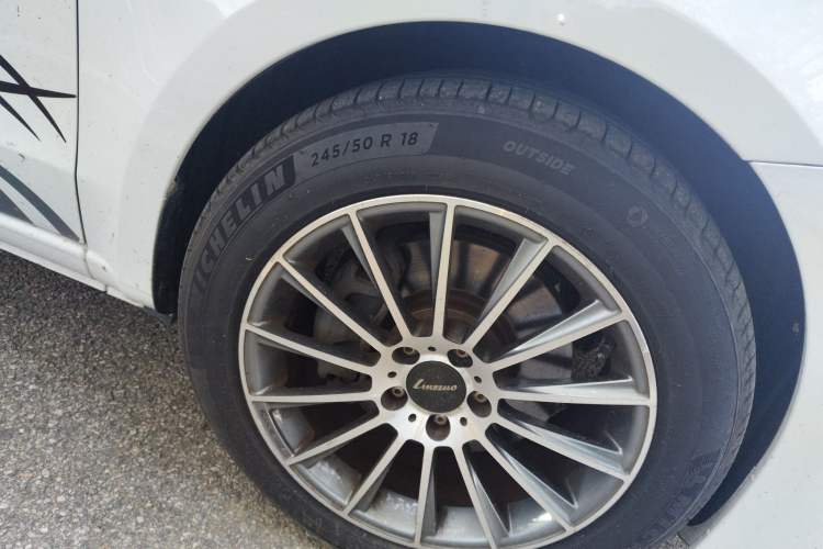 Used Mercedes-Benz Vito 2016 2.0T Elite Edition Right Front Wheel Hub