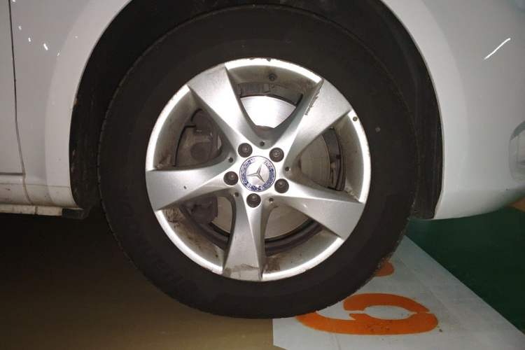 Used Mercedes-Benz Vito 2016 2.0T Elite Edition Right Front Wheel Hub