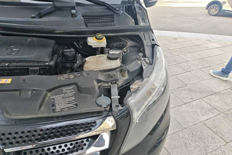 Used Mercedes-Benz Vito  Engine Bay Left