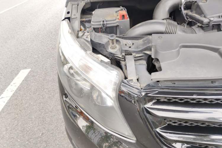 Used Mercedes-Benz Vito  Engine Bay Right