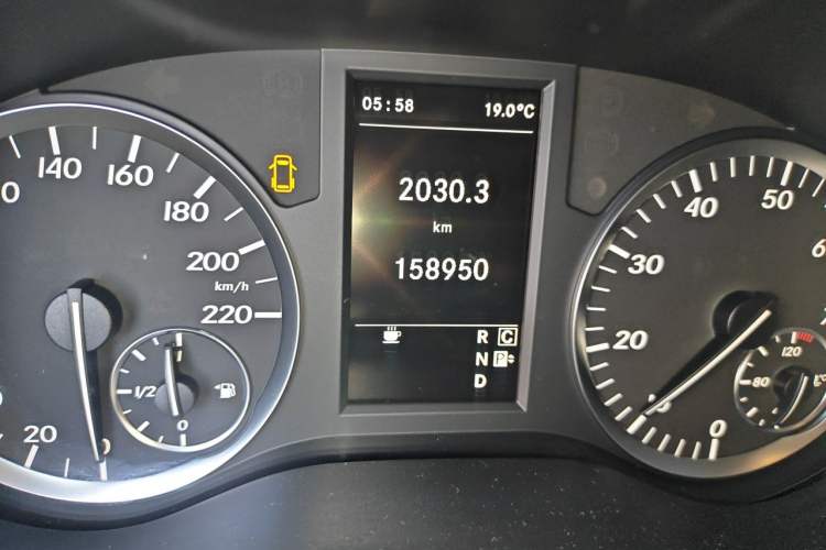 Used Mercedes-Benz Vito  Odometer Close Up