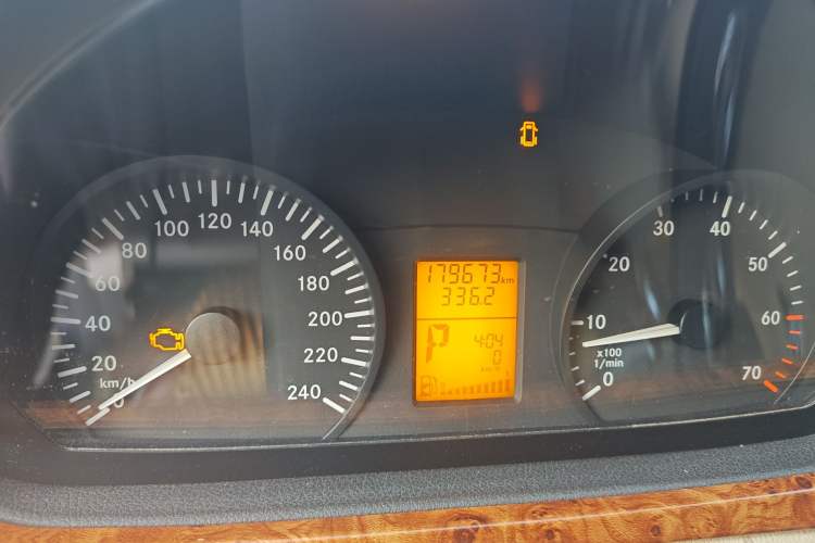 Used Mercedes-Benz Vito  Odometer Close Up
