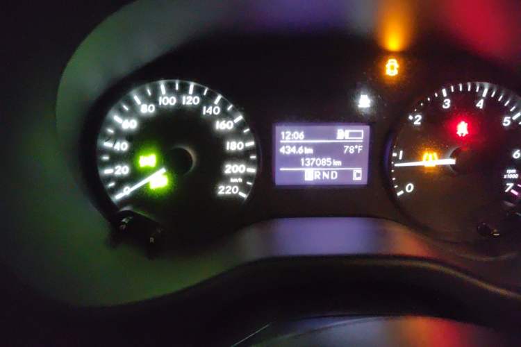 Used Mercedes-Benz Vito  Odometer Close Up