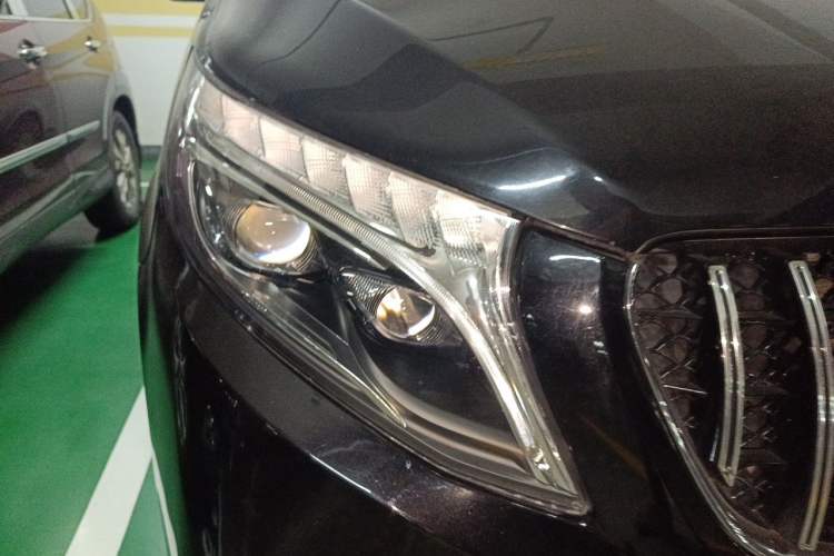 Used Mercedes-Benz Vito  Right Front Headlight