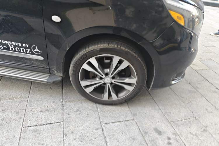 Used Mercedes-Benz Vito  Right Front Wheel Hub