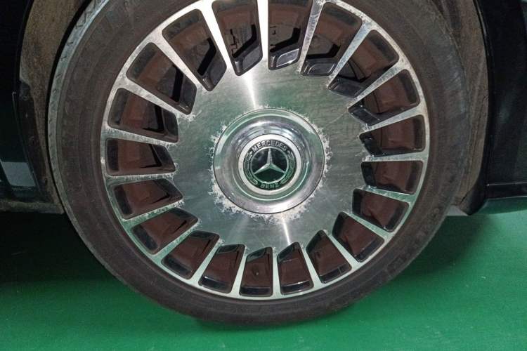 Used Mercedes-Benz Vito  Right Front Wheel Hub