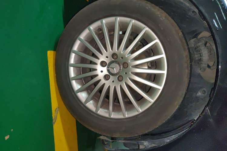 Used Mercedes-Benz Vito  Right Front Wheel Hub