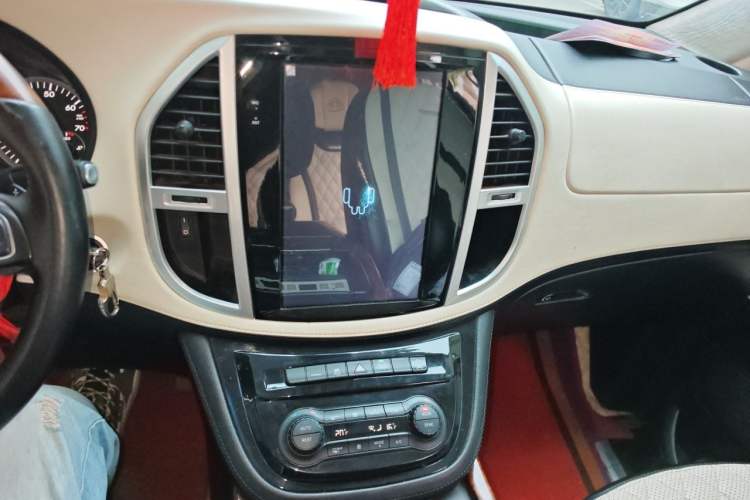 Used Mercedes-Benz Vito 2018 2.0T Elite Version 7 Seats China VI Emission Standard Audio And AC Panel