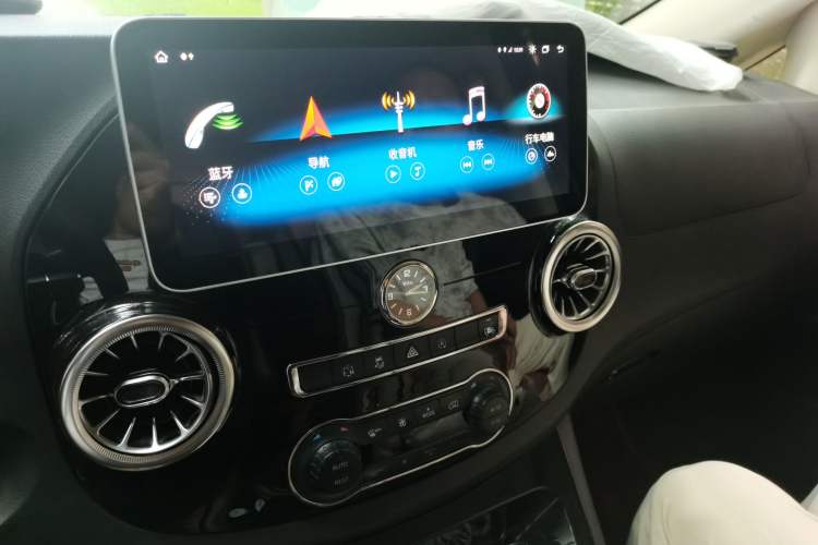 Used Mercedes-Benz Vito 2018 2.0T Elite Version 7 Seats China V Emission Standard Audio And AC Panel