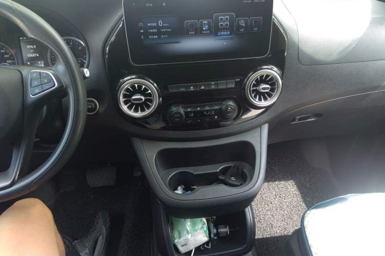 Used Mercedes-Benz Vito 2018 2.0T Elite Version 7 Seats China V Emission Standard Audio And AC Panel
