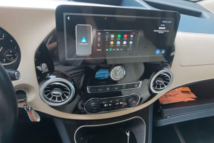 Used Mercedes-Benz Vito 2018 2.0T Elite Version 7 Seats China VI Emission Standard Audio And AC Panel