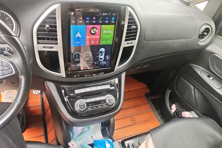 Used Mercedes-Benz Vito 2018 2.0T Business Version China V Emission Standard Audio And AC Panel