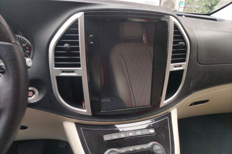 Used Mercedes-Benz Vito 2018 2.0T Elite Version 7 Seats China VI Emission Standard Audio And AC Panel
