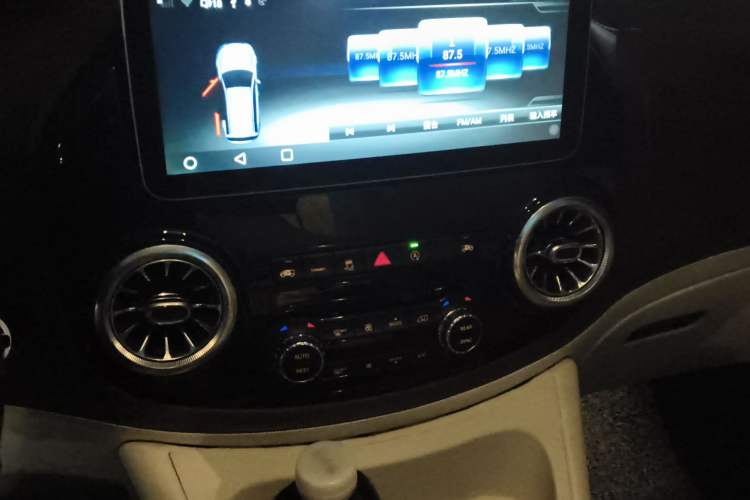 Used Mercedes-Benz Vito 2018 2.0T Business Version China VI Emission Standard Audio And AC Panel