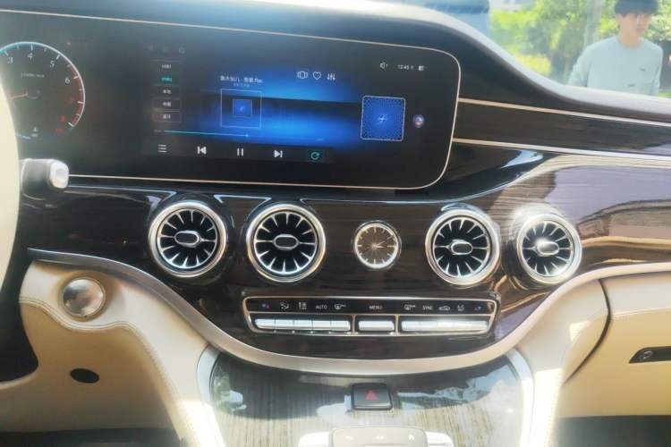 Used Mercedes-Benz Vito 2018 2.0T Business Version China V Emission Standard Audio And AC Panel