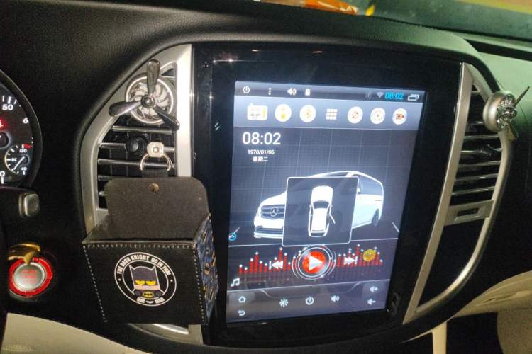 Used Mercedes-Benz Vito 2018 2.0T Elite Version 7 Seats China VI Emission Standard Audio And AC Panel