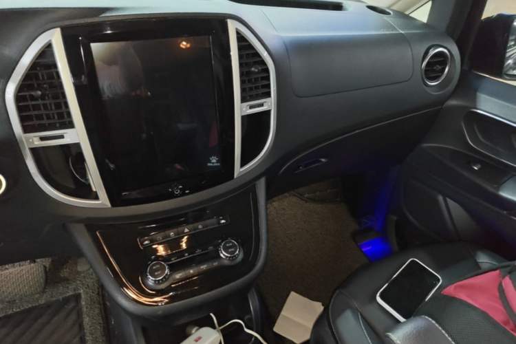 Used Mercedes-Benz Vito 2018 2.0T Business Version China V Emission Standard Audio And AC Panel