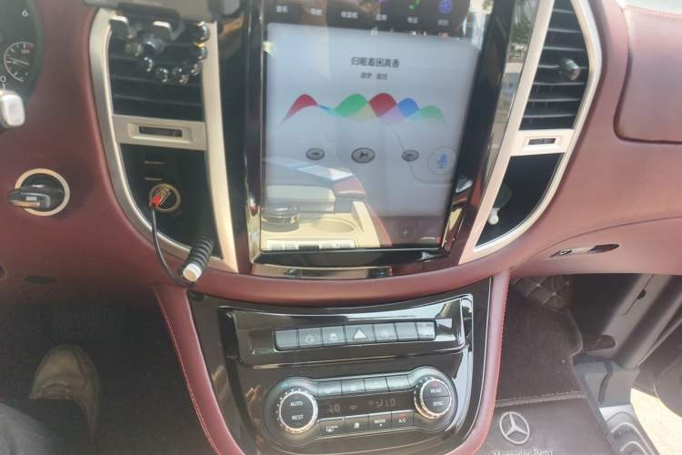 Used Mercedes-Benz Vito 2018 2.0T Business Version China VI Emission Standard Audio And AC Panel