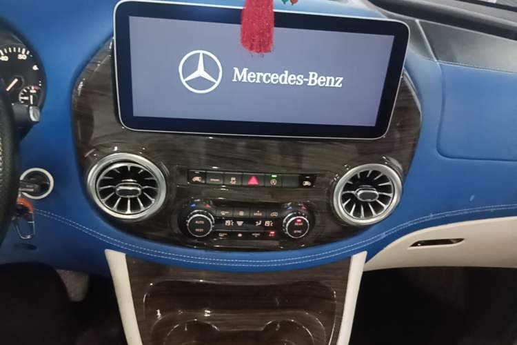 Used Mercedes-Benz Vito 2018 2.0T Business Version China V Emission Standard Audio And AC Panel