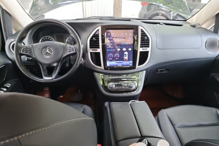 Used Mercedes-Benz Vito 2018 2.0T Business Version China VI Emission Standard Center Console