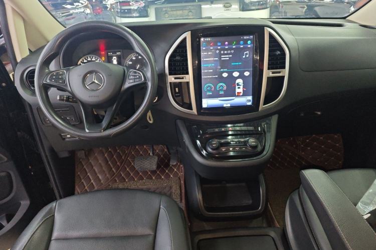 Used Mercedes-Benz Vito 2018 2.0T Elite Version 7 Seats China V Emission Standard Center Console