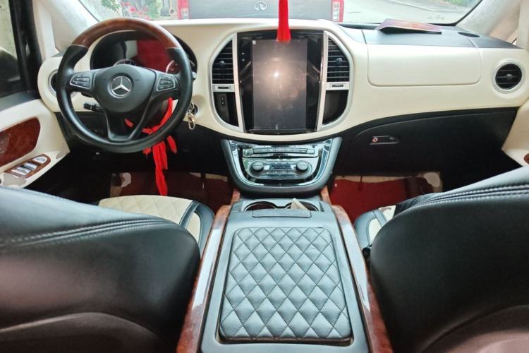 Used Mercedes-Benz Vito 2018 2.0T Elite Version 7 Seats China VI Emission Standard Center Console