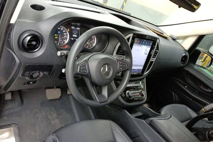 Used Mercedes-Benz Vito 2018 2.0T Elite Version 7 Seats China VI Emission Standard Center Console