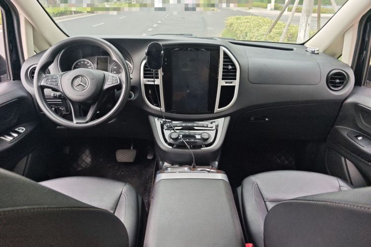 Used Mercedes-Benz Vito 2018 2.0T Elite Version 9 Seats China VI Emission Standard Center Console