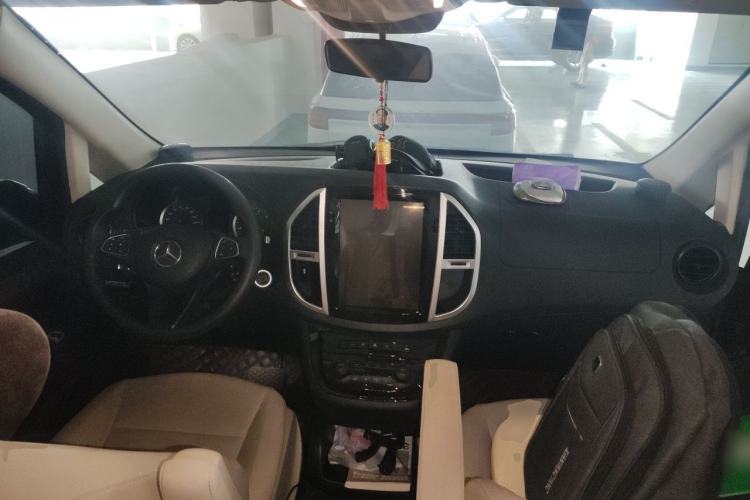 Used Mercedes-Benz Vito 2018 2.0T Elite Version 7 Seats China VI Emission Standard Center Console