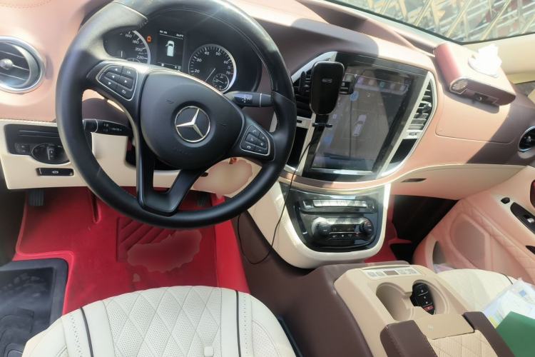 Used Mercedes-Benz Vito 2018 2.0T Elite Version 7 Seats China VI Emission Standard Center Console