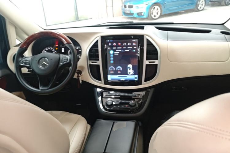 Used Mercedes-Benz Vito 2018 2.0T Elite Version 7 Seats China VI Emission Standard Center Console