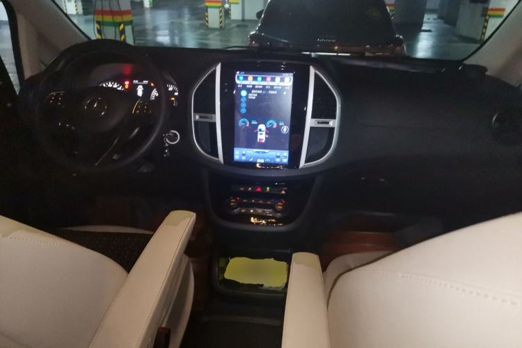 Used Mercedes-Benz Vito 2018 2.0T Elite Version 9 Seats China VI Emission Standard Center Console