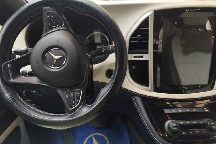 Used Mercedes-Benz Vito 2018 2.0T Business Version China V Emission Standard Center Console