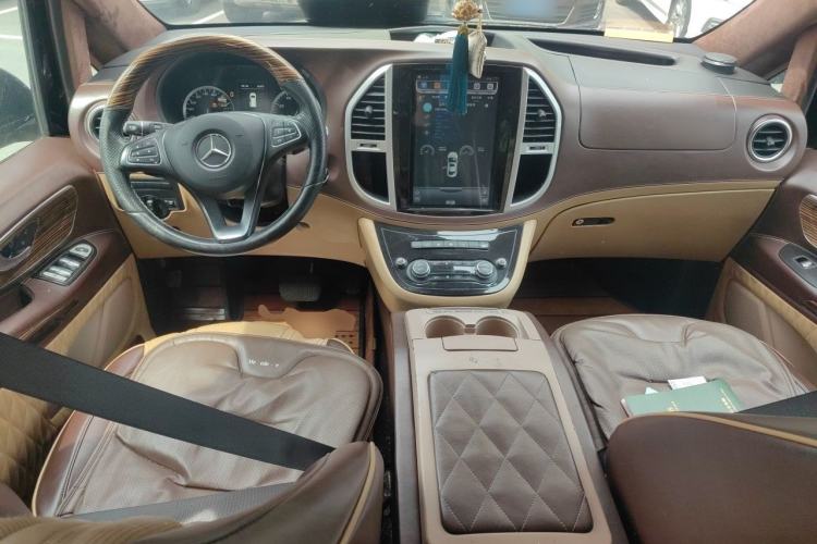 Used Mercedes-Benz Vito 2018 2.0T Business Version China V Emission Standard Center Console