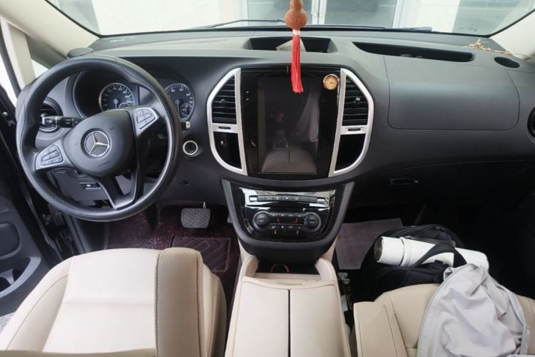Used Mercedes-Benz Vito 2018 2.0T Elite Version 7 Seats China VI Emission Standard Center Console