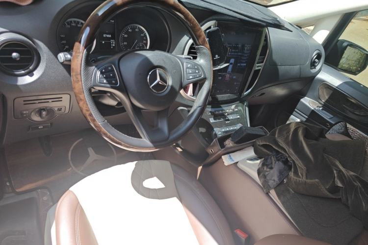 Used Mercedes-Benz Vito 2018 2.0T Elite Version 7 Seats China VI Emission Standard Center Console