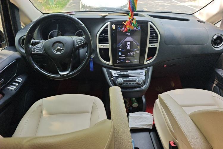 Used Mercedes-Benz Vito 2018 2.0T Business Version China VI Emission Standard Center Console