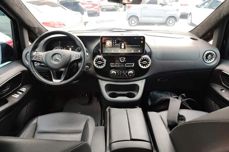Used Mercedes-Benz Vito 2018 2.0T Business Version China VI Emission Standard Center Console
