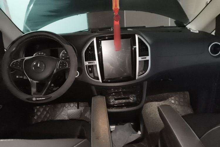 Used Mercedes-Benz Vito 2018 2.0T Business Version China VI Emission Standard Center Console