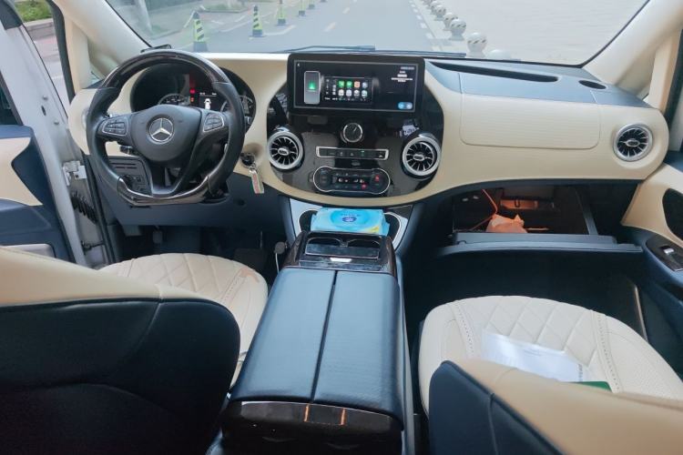 Used Mercedes-Benz Vito 2018 2.0T Elite Version 7 Seats China VI Emission Standard Center Console