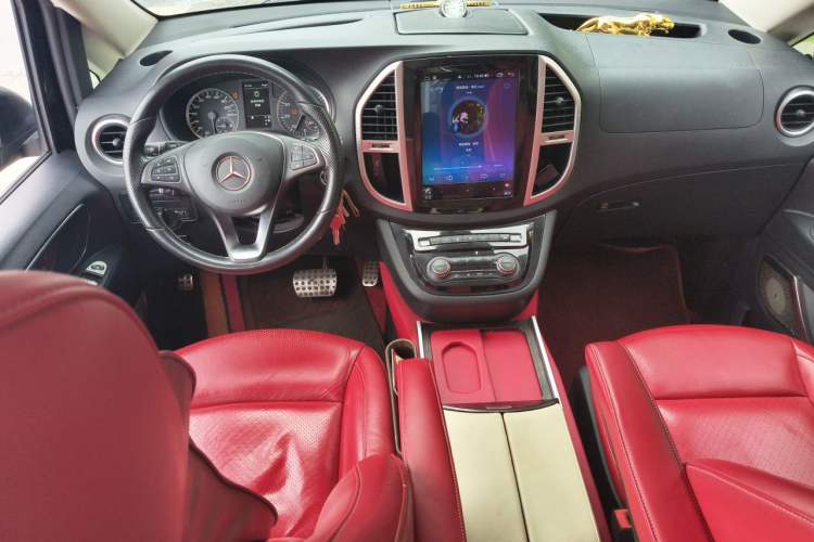 Used Mercedes-Benz Vito 2018 2.0T Business Version China VI Emission Standard Center Console