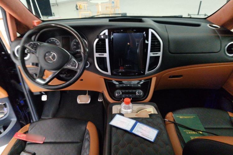 Used Mercedes-Benz Vito 2018 2.0T Business Version China V Emission Standard Center Console